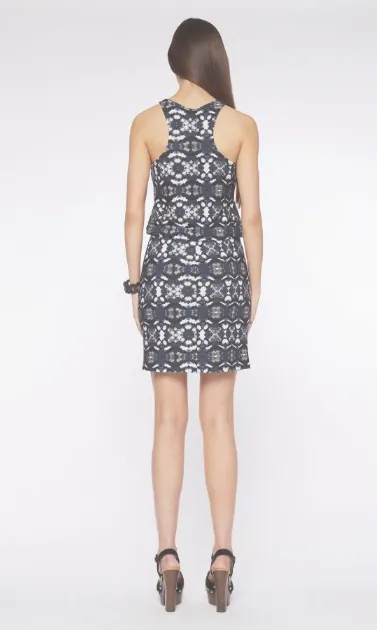 Conduct Dress- Modelo