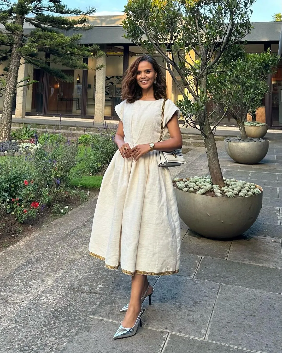 Modern Beige Traditional Ethiopian Dress: with Thin Cultural Embroidery Habesha Dress Simple Mid Eritrean Clothing