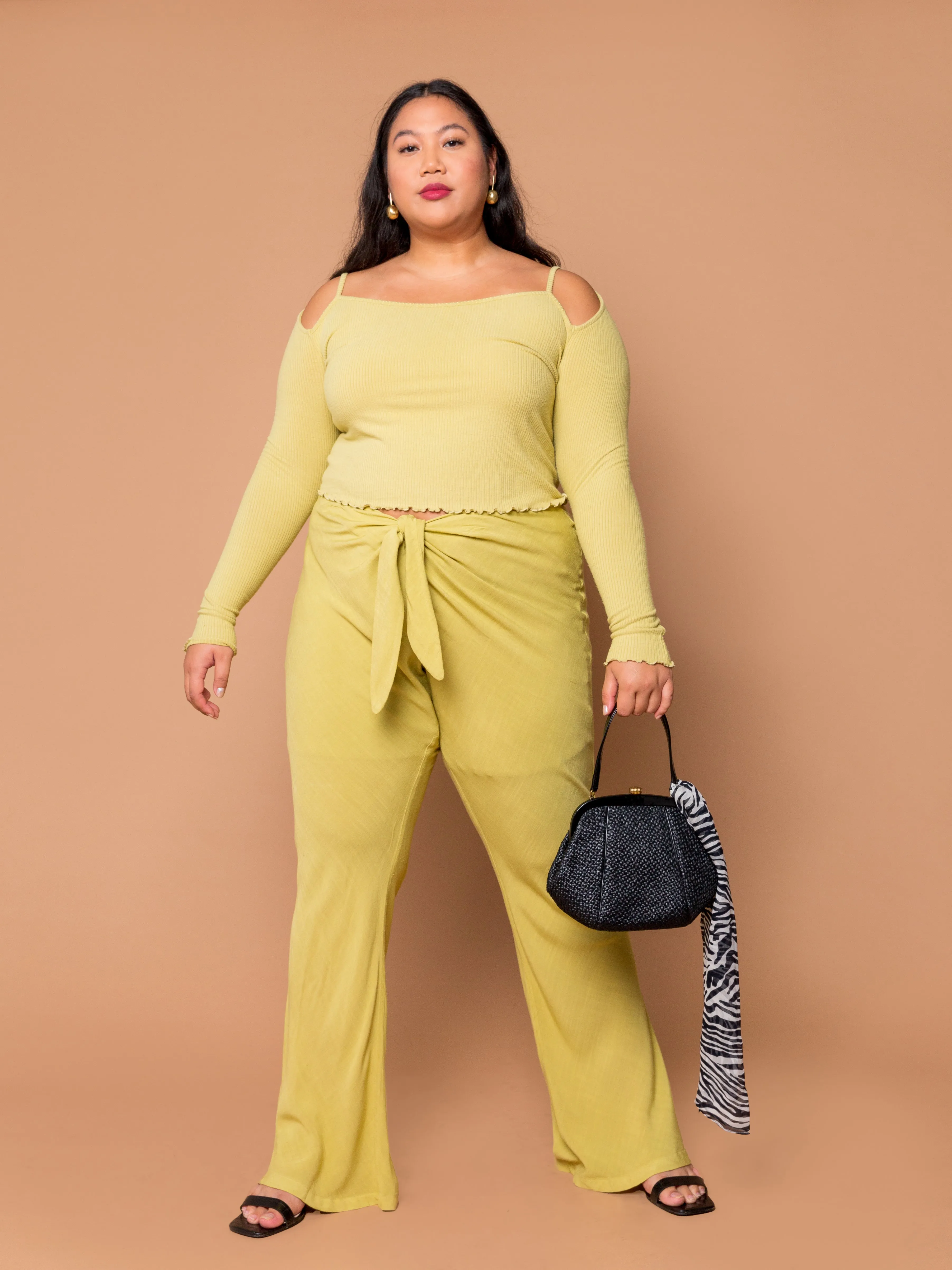 THE SHOULDER PEEK TOP - Pear