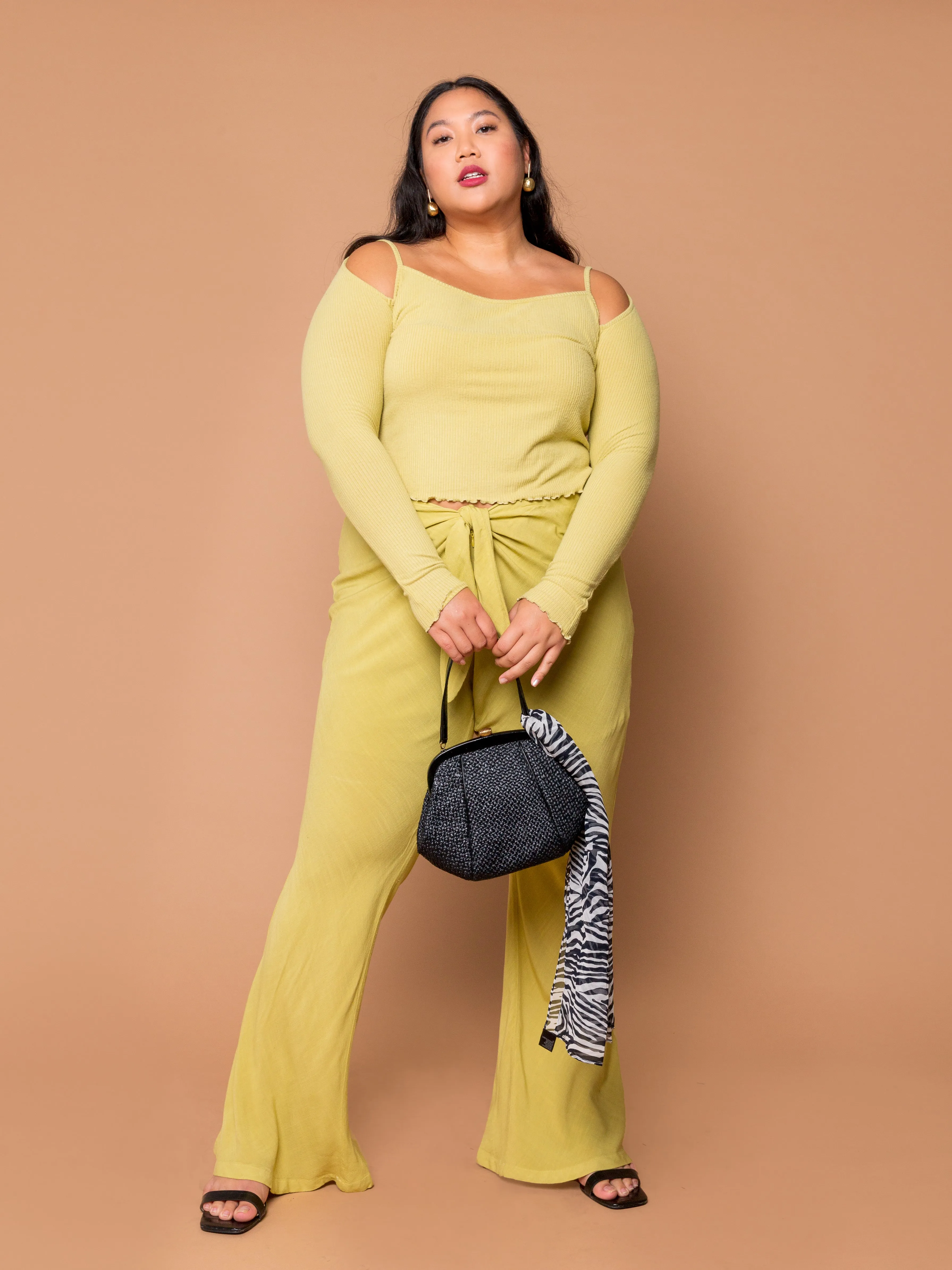 THE SHOULDER PEEK TOP - Pear