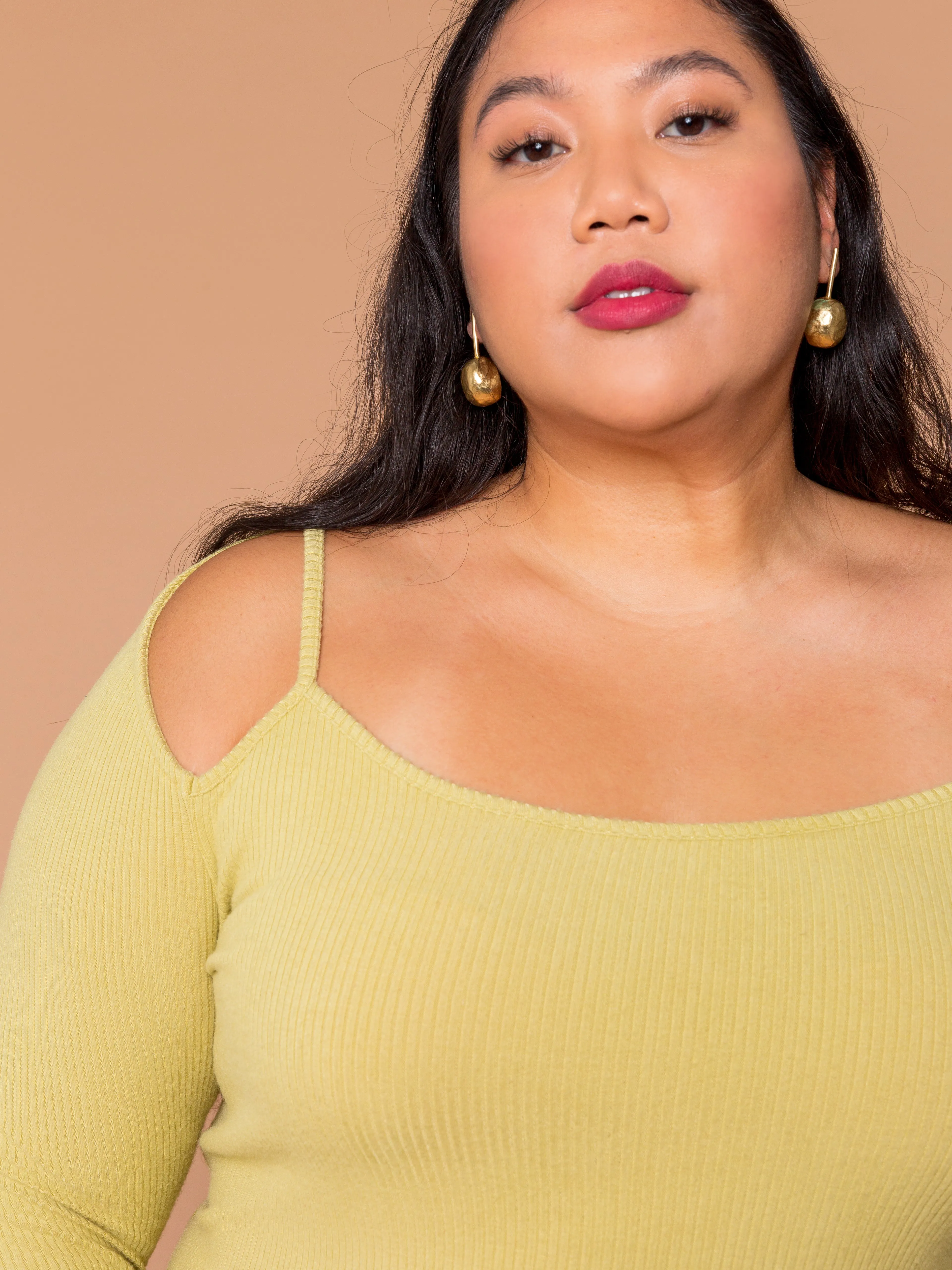 THE SHOULDER PEEK TOP - Pear