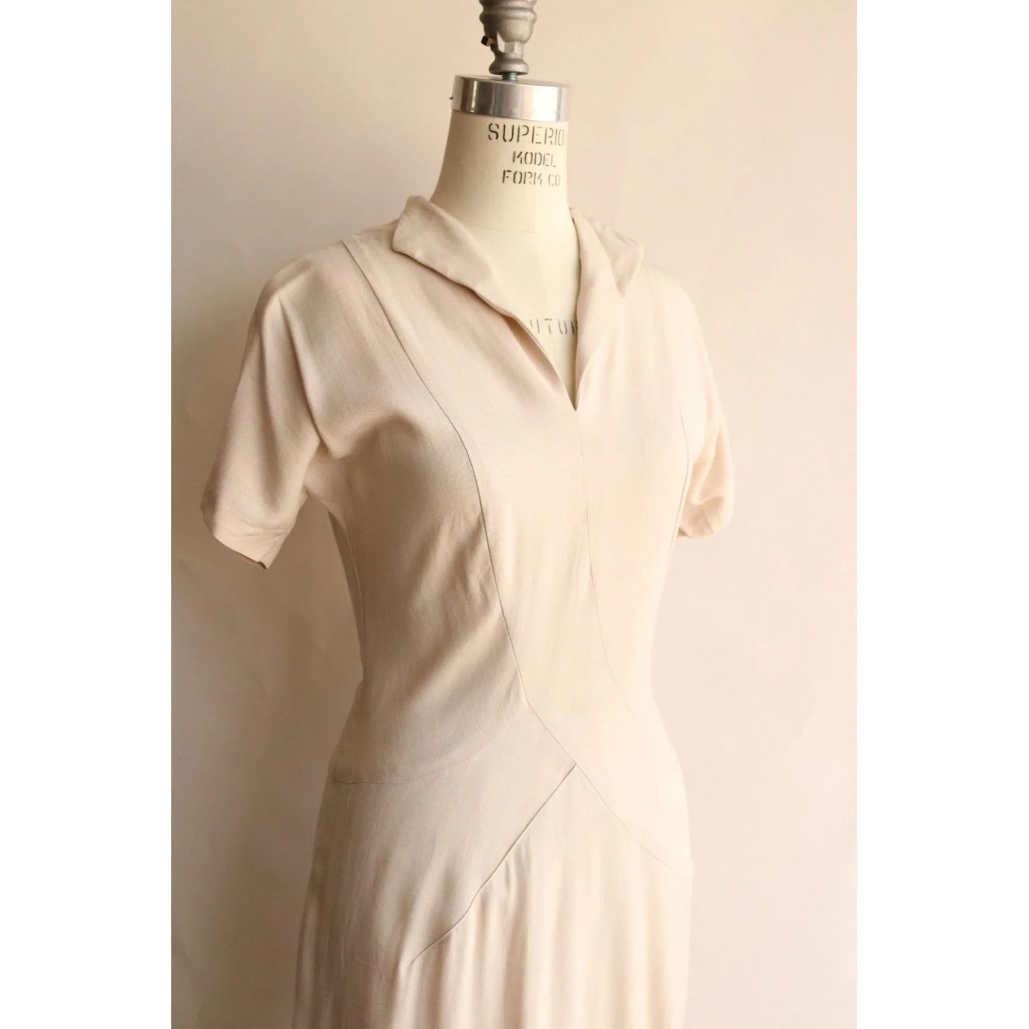 Vintage 1960s Pale Taupe Woven Cotton Dress