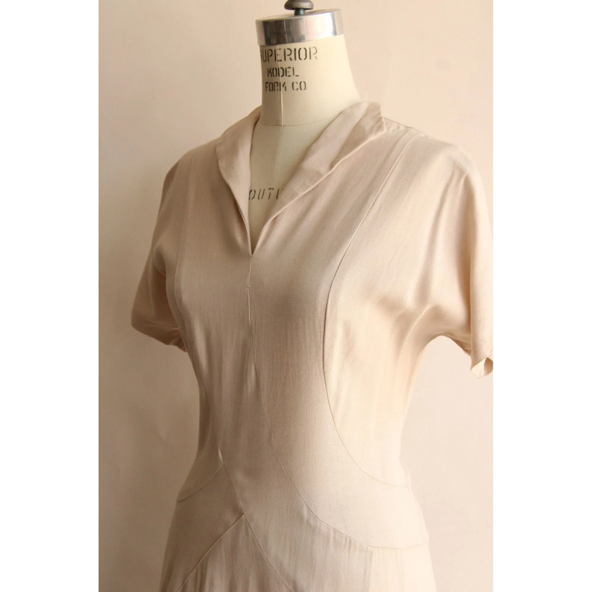 Vintage 1960s Pale Taupe Woven Cotton Dress