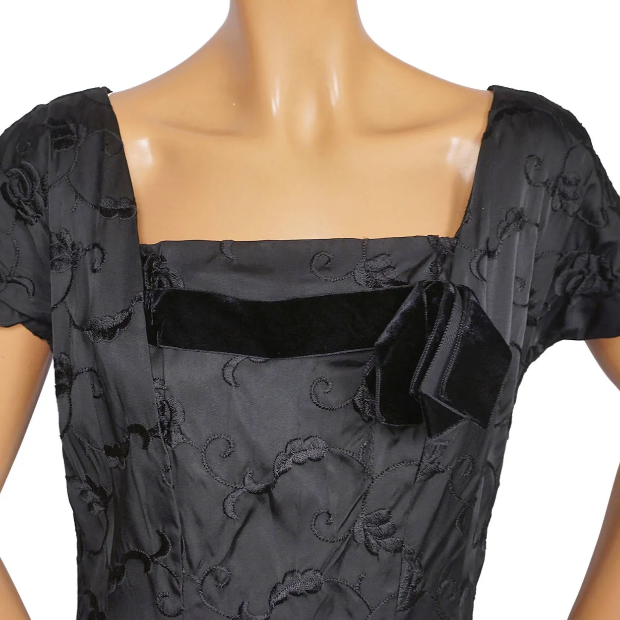 Vintage 50s Dress Floral Embroidered Black Taffeta Sz M