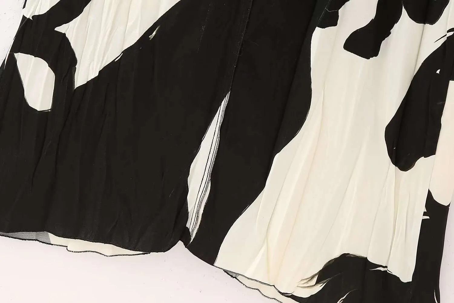 Women's Long Sleeve Black and White Shirt Style Dress