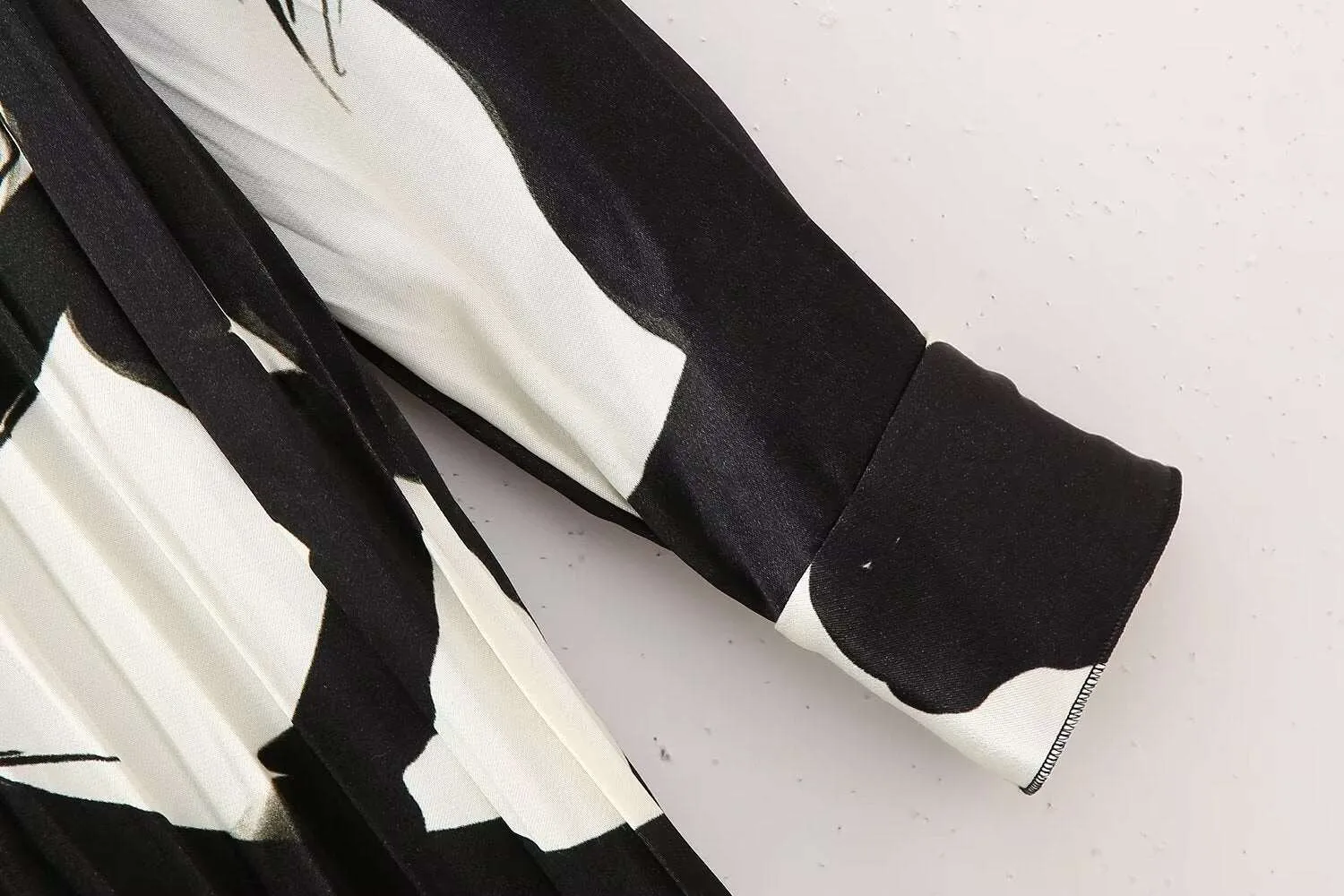 Women's Long Sleeve Black and White Shirt Style Dress